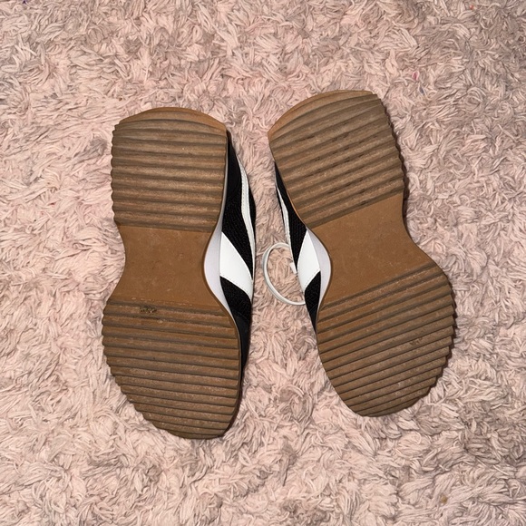 DV Dolce Vita Black and White women’s Sneakers - Picture 4 of 5